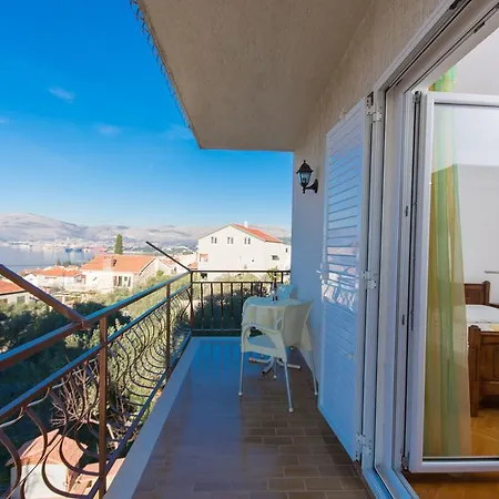 Gaube Lägenhet Trogir